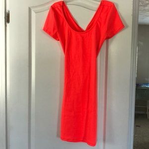 Open back Neón Toby dress